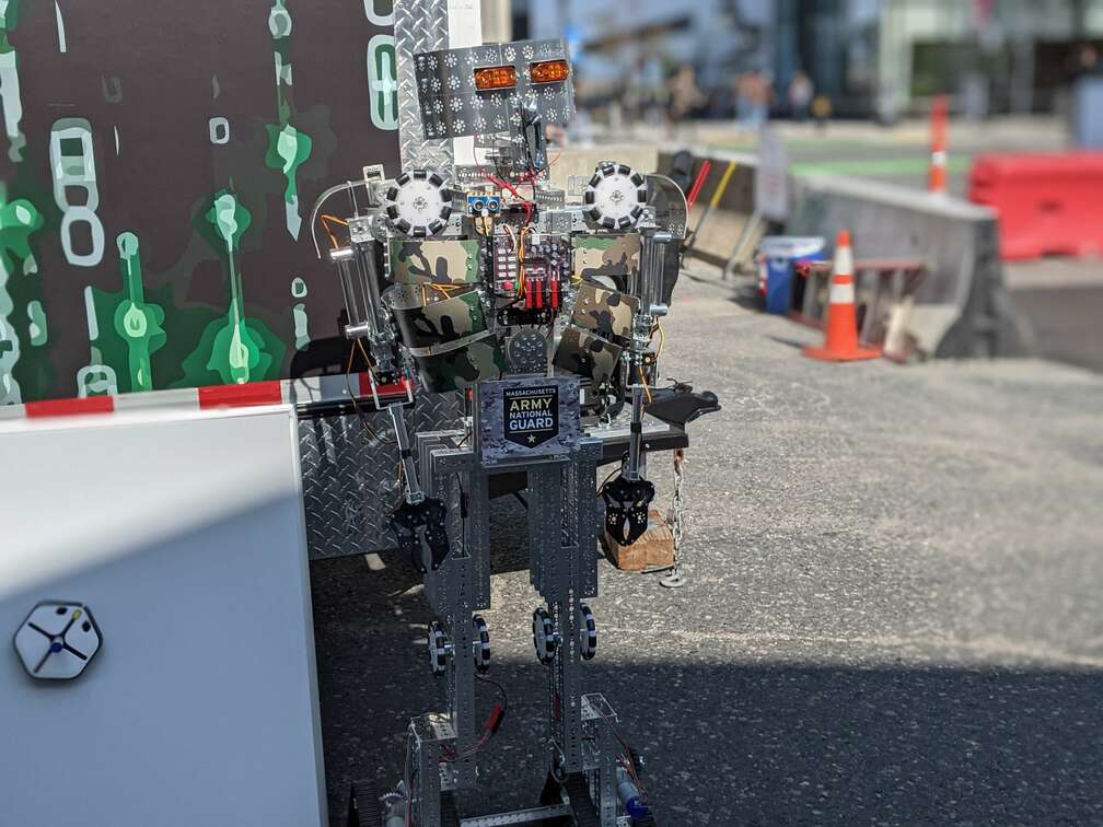 https://www.bostontechmom.com/wp-content/uploads/2022/09/massrobotics-robot-block-party.jpg